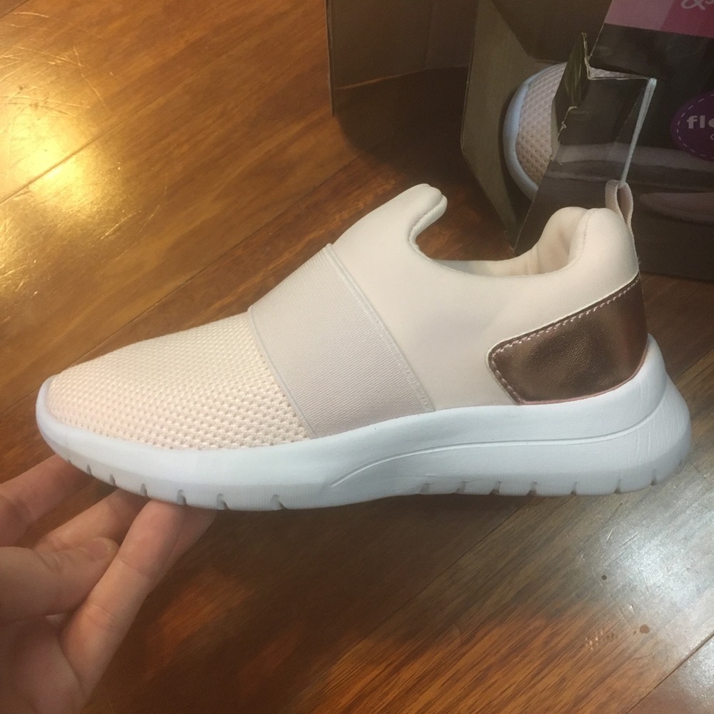 So cute soft pink slip on girls shoes 👟🌸👟
